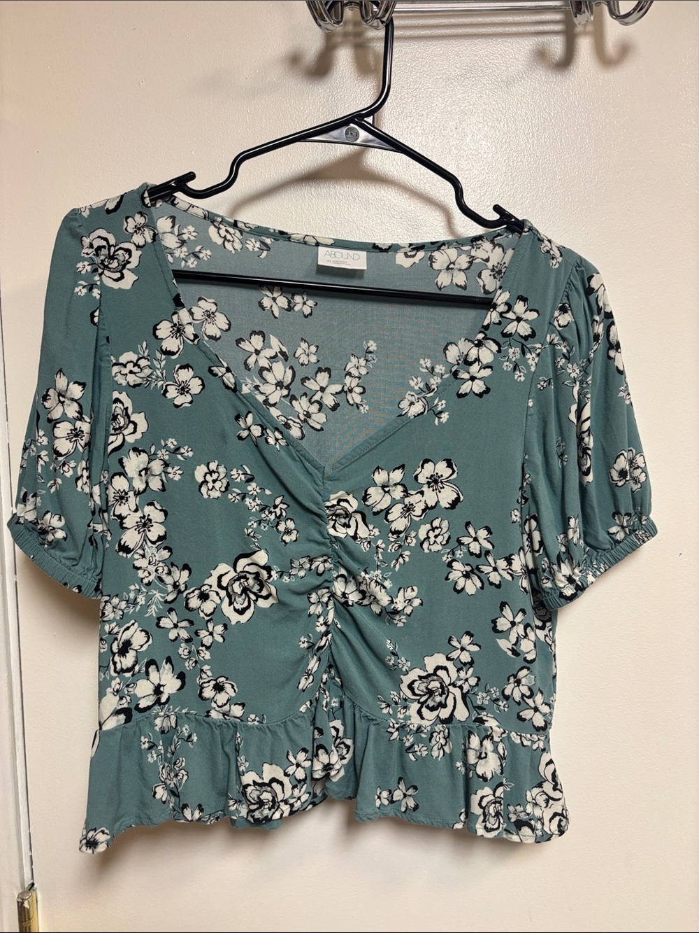 ABOUND Sage Green Floral Ruched Peplum Top Size XS